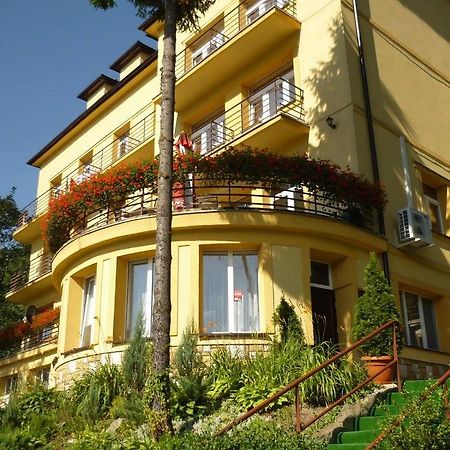 Bozy Dar Acomodação com café da manhã Krynica Zdroj Exterior foto